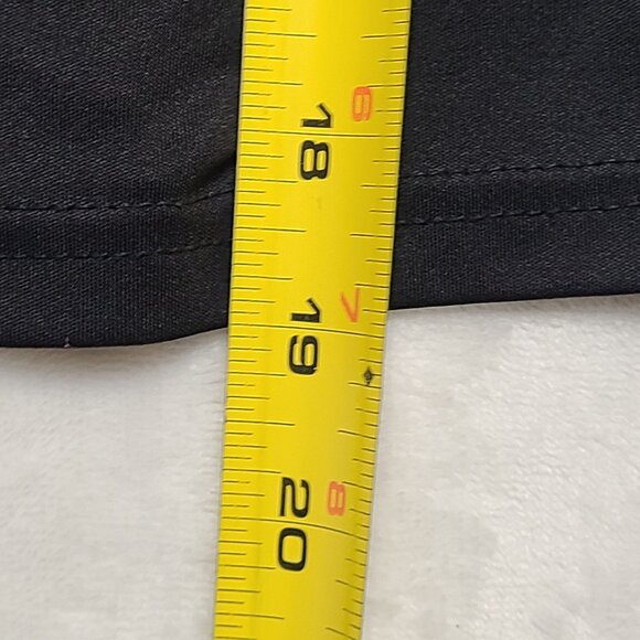 Under Armour Boys Short Sleeve T-Shirt Size 7 Black Polyester Graphic Tee - Picture 9 of 9